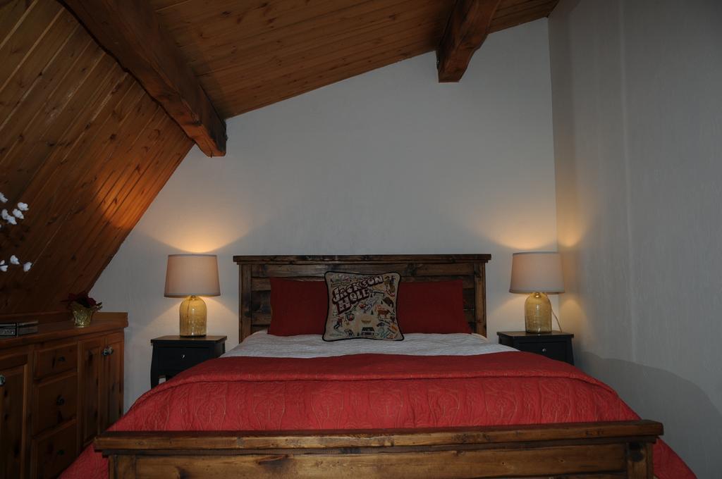 Fin And Feather Inn Виктор Экстерьер фото